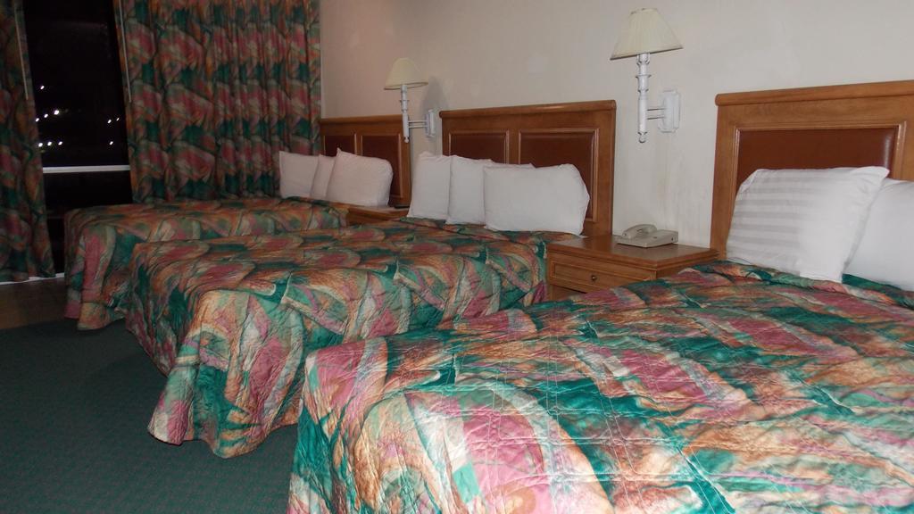 Economy Triple Room