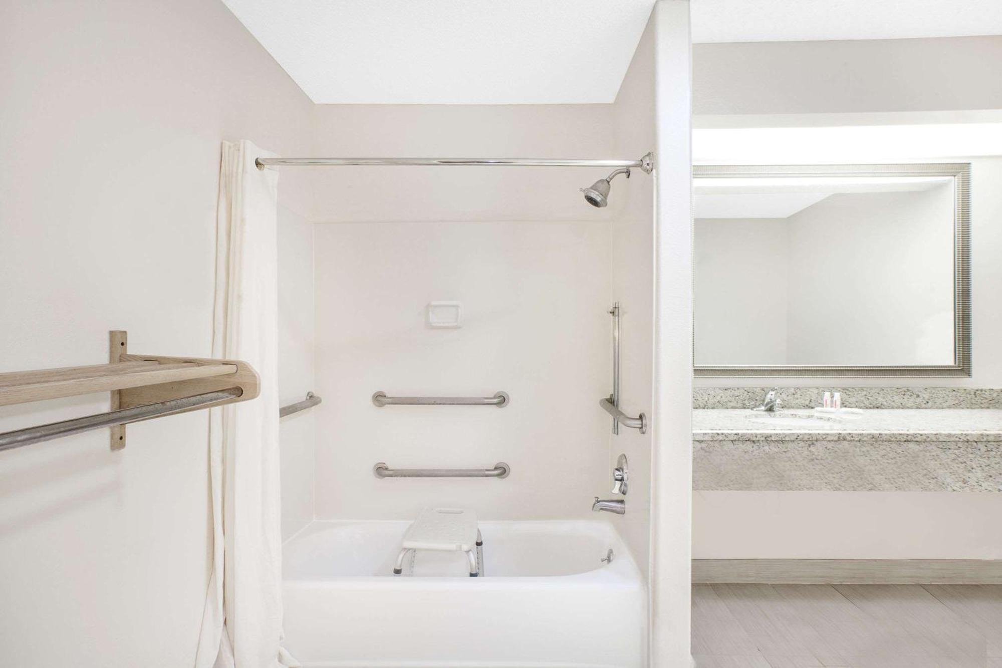 Double Room with Two Double Beds and Bath Tub - Mobility/Hearing Accessible - Non-Smoking